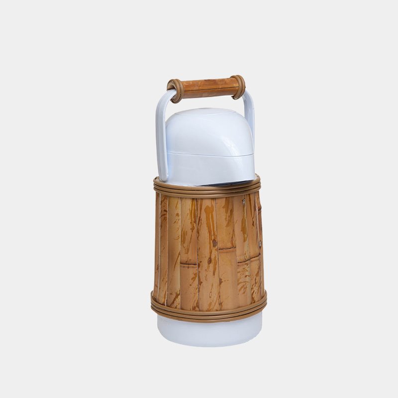 garrafa termica branca de bambu pequena